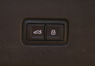 Подержанный автомобиль Audi Q7 2016 года (31 фото)