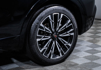 Подержанный автомобиль Hongqi HS5 2024 года (15 фото)
