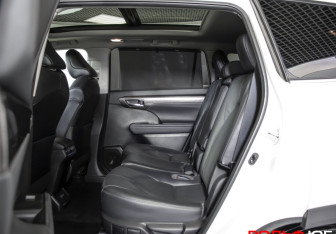 Подержанный автомобиль Toyota Highlander 2021 года (10 фото)