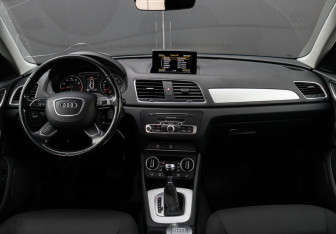 Подержанный автомобиль Audi Q3 2015 года (9 фото)