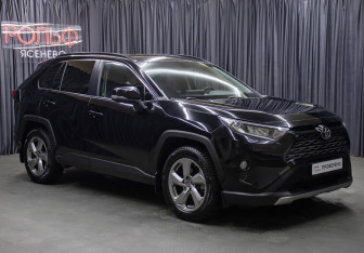 Подержанный автомобиль Toyota RAV4 2021 года (3 фото)