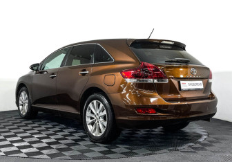 Подержанный автомобиль Toyota Venza 2013 года (7 фото)