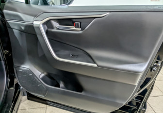 Подержанный автомобиль Toyota RAV4 2020 года (26 фото)