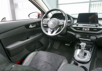 Подержанный автомобиль Kia Cerato Sedan 2019 года (13 фото)