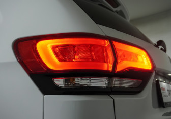 Подержанный автомобиль Jeep Grand Cherokee 2016 года (24 фото)