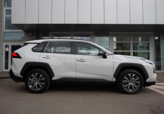 Новый Toyota RAV4 2025 (4 фото)