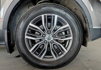 Подержанный автомобиль Geely Atlas Pro 2023 года (21 фото)