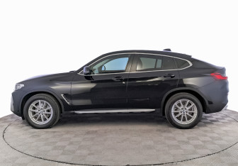 Подержанный автомобиль BMW X4 2022 года (8 фото)