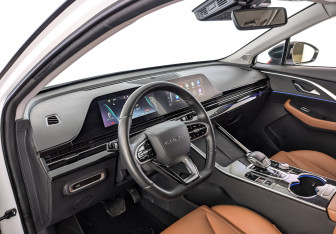 Подержанный автомобиль Omoda C5 2023 года (15 фото)