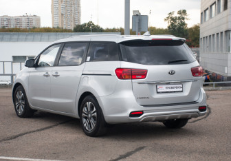 Подержанный автомобиль Kia Carnival 2020 года (7 фото)
