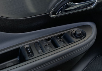 Подержанный автомобиль Opel Mokka 2015 года (11 фото)