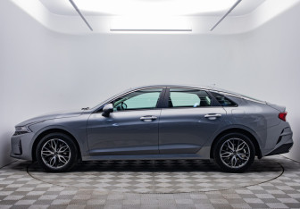 Подержанный автомобиль Kia K5 2022 года (2 фото)