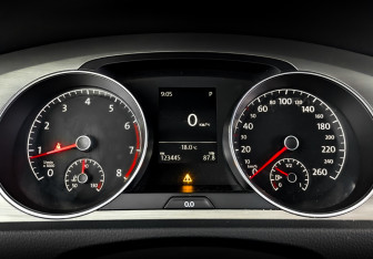 Подержанный автомобиль Volkswagen Golf Hatchback 2013 года (13 фото)