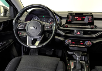 Подержанный автомобиль Kia Cerato Sedan 2019 года (29 фото)