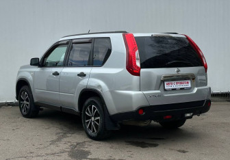 Подержанный автомобиль Nissan X-Trail 2011 года (7 фото)