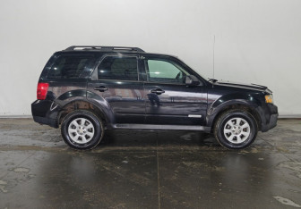 Подержанный автомобиль Mazda Tribute 2007 года (7 фото)
