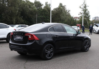 Подержанный автомобиль Volvo S60 2012 года (5 фото)