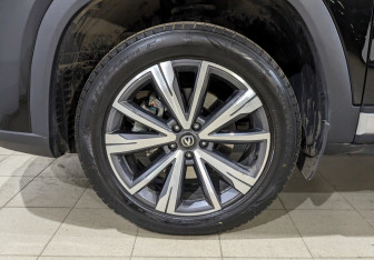 Подержанный автомобиль Changan CS95 2024 года (13 фото)