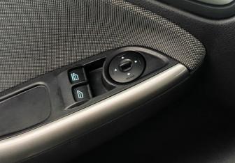 Подержанный автомобиль Ford Focus Hatchback 2012 года (12 фото)