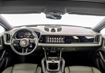 Подержанный автомобиль Porsche Cayenne 2023 года (14 фото)