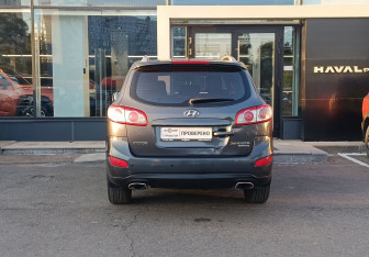 Подержанный автомобиль Hyundai Santa Fe 2010 года (6 фото)