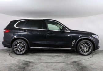 Подержанный автомобиль BMW X5 2019 года (6 фото)