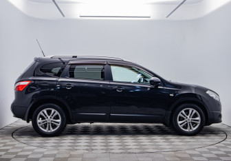 Подержанный автомобиль Nissan Qashqai+2 2012 года (4 фото)