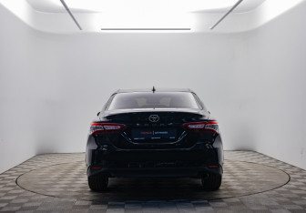 Подержанный автомобиль Toyota Camry Sedan 2018 года (6 фото)