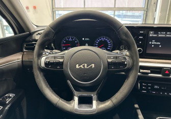 Подержанный автомобиль Kia K5 2021 года (13 фото)