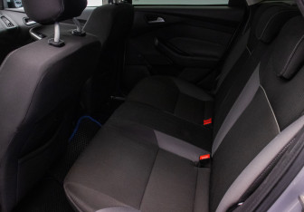 Подержанный автомобиль Ford Focus Sedan 2011 года (11 фото)