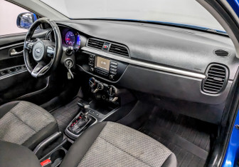 Подержанный автомобиль Kia Rio Hatchback 2020 года (11 фото)