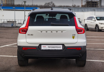 Подержанный автомобиль Volvo XC40 2019 года (9 фото)