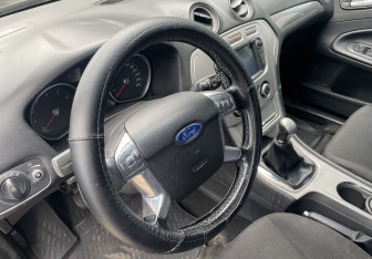 Подержанный автомобиль Ford Mondeo Sedan 2010 года (13 фото)