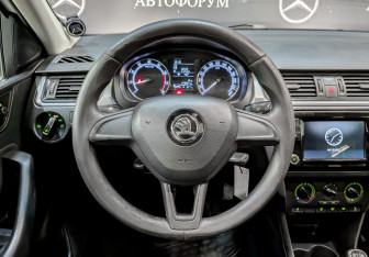 Подержанный автомобиль Skoda Rapid Liftback 2019 года (21 фото)