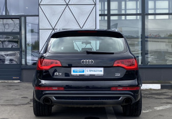 Подержанный автомобиль Audi Q7 2014 года (6 фото)