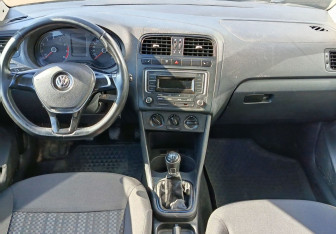 Подержанный автомобиль Volkswagen Polo Sedan 2016 года (10 фото)