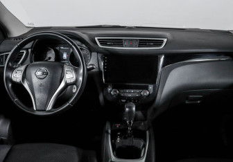 Подержанный автомобиль Nissan Qashqai 2017 года (11 фото)
