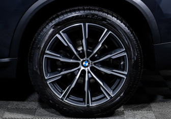 Подержанный автомобиль BMW X5 2019 года (15 фото)