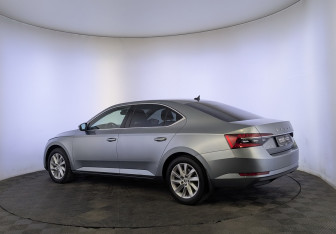 Подержанный автомобиль Skoda Superb Liftback 2019 года (7 фото)