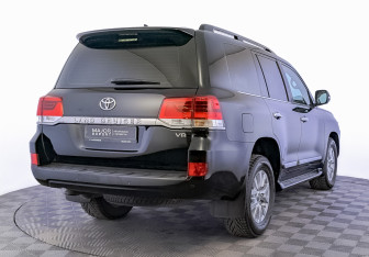Подержанный автомобиль Toyota Land Cruiser Suv 2021 года (5 фото)