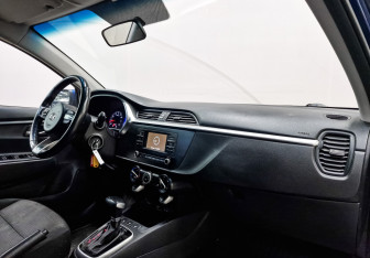 Подержанный автомобиль Kia Rio Hatchback 2021 года (11 фото)