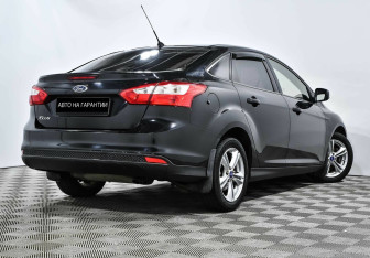 Подержанный автомобиль Ford Focus Sedan 2014 года (3 фото)