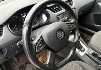 Подержанный автомобиль Skoda Octavia Wagon 2014 года (14 фото)
