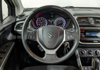 Подержанный автомобиль Suzuki SX4 Hatchback 2021 года (24 фото)