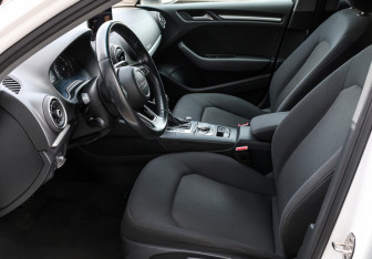 Подержанный автомобиль Audi A3 Sedan 2018 года (15 фото)