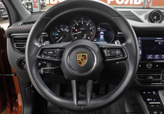 Подержанный автомобиль Porsche Macan 2021 года (17 фото)