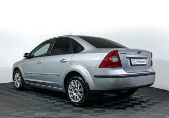 Подержанный автомобиль Ford Focus Sedan 2008 года (7 фото)