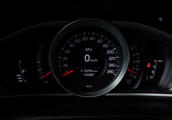 Подержанный автомобиль Volvo V40 Cross Country 2017 года (11 фото)