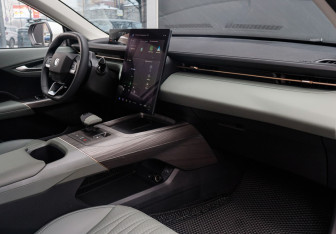 Подержанный автомобиль Changan Lamore 2024 года (9 фото)