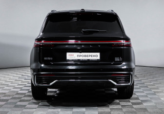 Подержанный автомобиль Geely Monjaro 2025 года (6 фото)